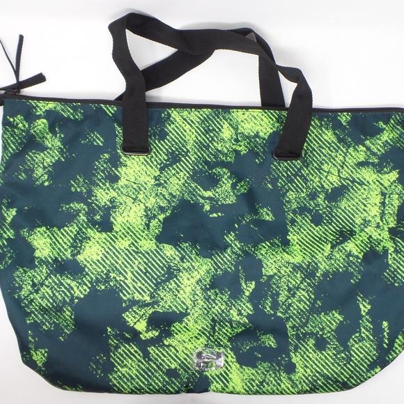Under Armour Handbags - Under Armour Camo Tote Bag Under Armour Handbags - Under Armour Camo Tote Bag